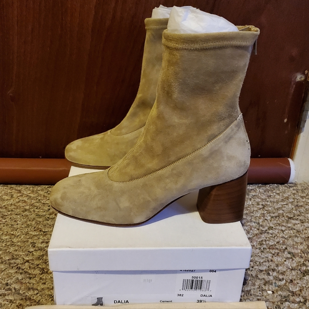 NIB CREATURES OF COMFORT Dalia Square Toe Suede Mid-Heel Beige Booties sz 39.5 - Picture 4 of 13